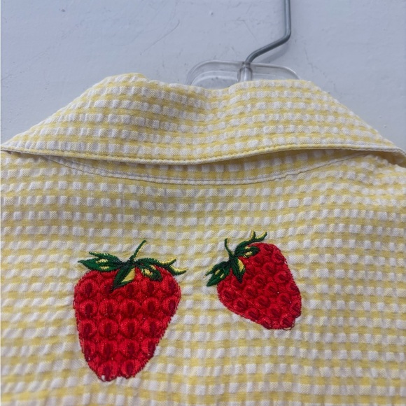 The Quacker Factory Vintage Strawberry Embroidered Button Up Top Size Small - Picture 5 of 5